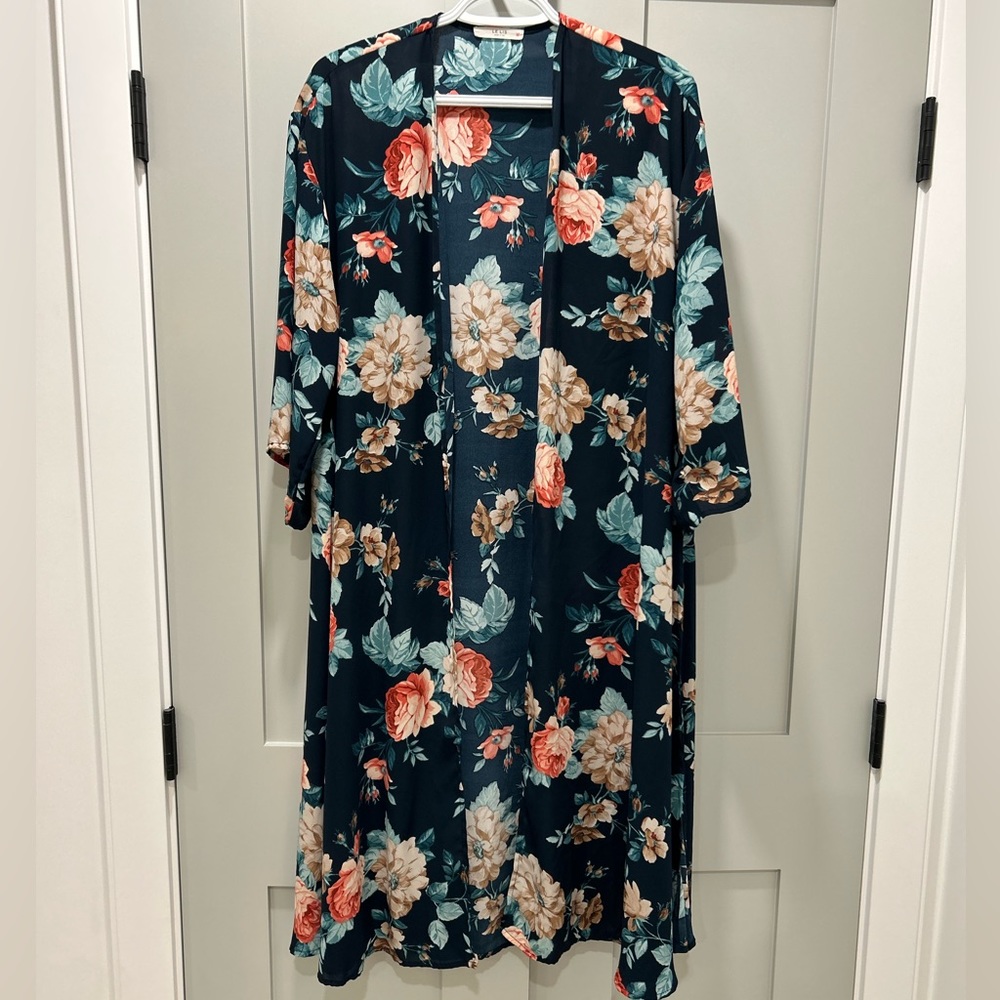 Beautiful, long kimono in floral print